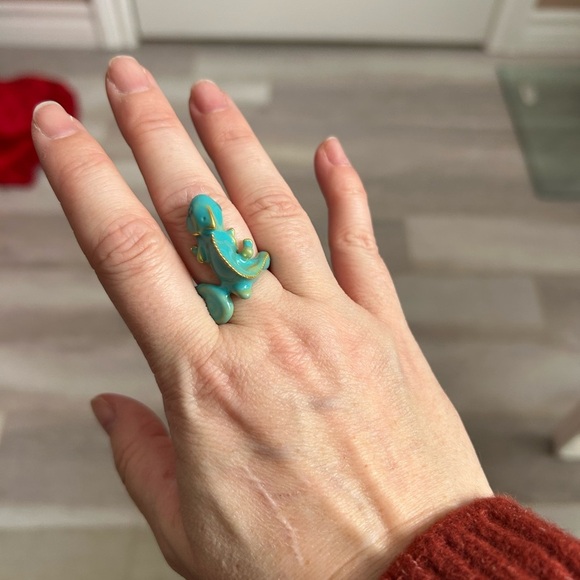 4/$50 Charming Blue and Gold Chameleon Figurine ring size 8🦎 - Picture 6 of 8